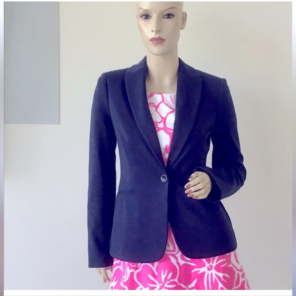 Lily Pulitzer blue navy blazer size medium stretch material